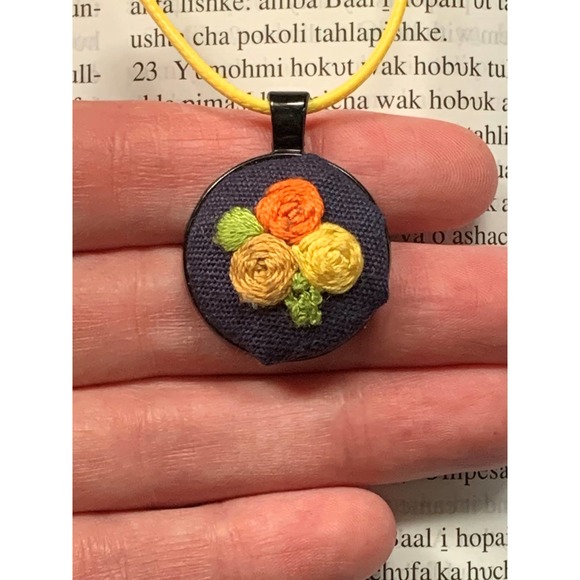 Handmade Embroidery Necklace Pendant with Roses - Picture 4 of 7